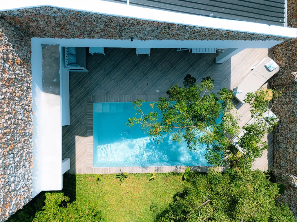 Villa Cocoon Drohnenansicht mit Pool